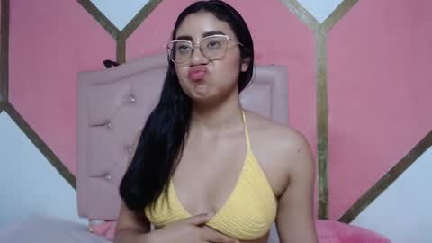 Mia online show from January 5, 5:27 pm