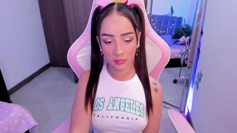 mia  nicolle online show from February 9, 4:04 am