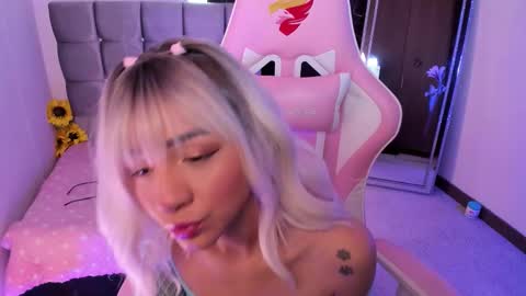 mia  nicolle online show from September 14, 1:01 pm