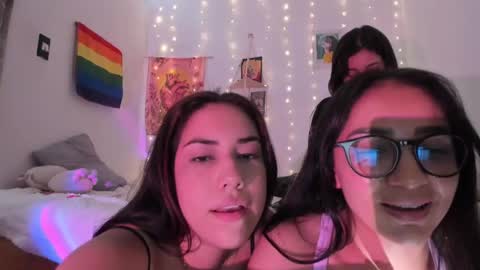 mia  nicolle online show from October 25, 12:33 am