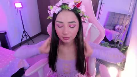 mia  nicolle online show from October 19, 1:32 am