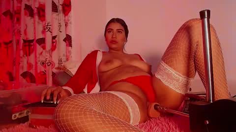 Mia online show from December 11, 2:22 pm