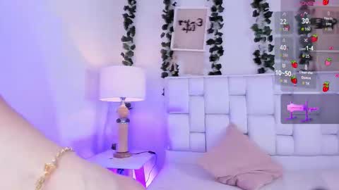 Mia online show from October 15, 12:28 pm