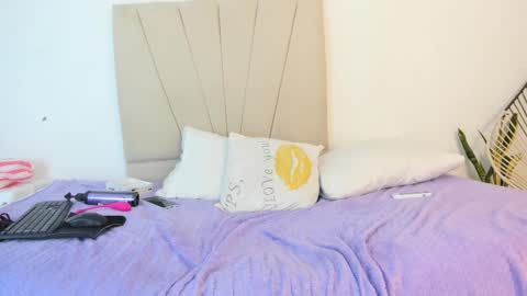 Mia  online show from October 5, 2:35 pm