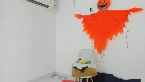 Mia  online show from October 31, 2:50 pm