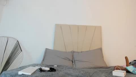 Mia  online show from November 6, 1:03 pm