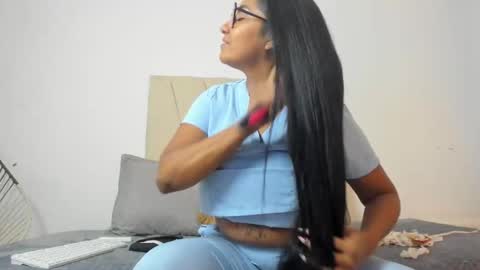 Mia  online show from November 4, 12:39 pm