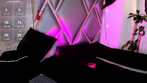 Mia online show from October 29, 3:14 pm