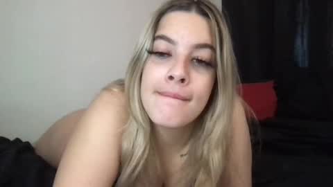 Mia Moji online show from October 16, 12:27 pm