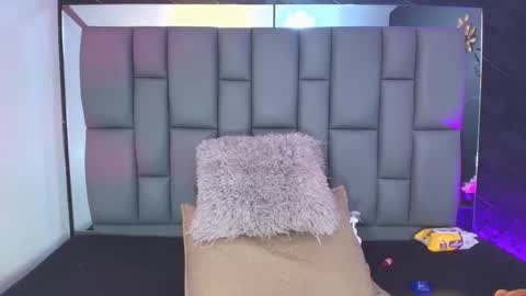 Mia online show from November 18, 12:08 pm