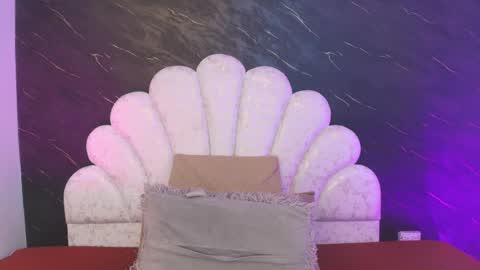 Mia online show from April 9, 12:11 pm