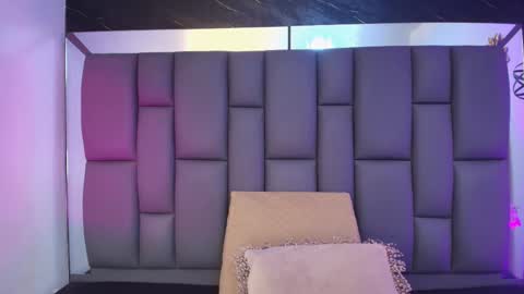 Mia online show from March 6, 12:04 pm