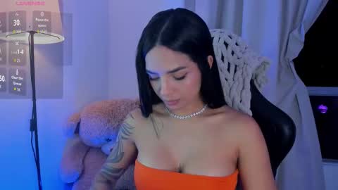 Mia online show from November 8, 3:31 am