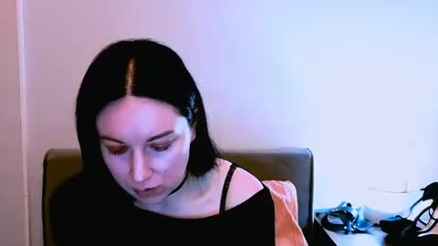 Mia online show from March 7, 5:46 pm