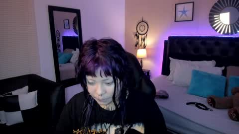 Mia online show from April 20, 12:30 pm