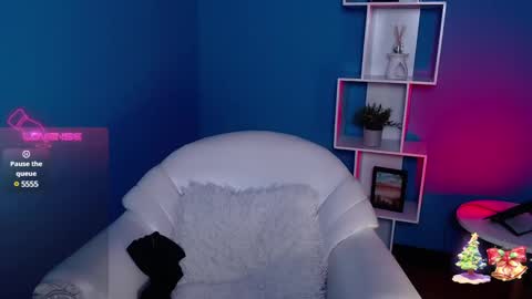 Snapshot of miaawild chatting on December 21, 12:20 am Andrea online show from December 21, 12:20 am