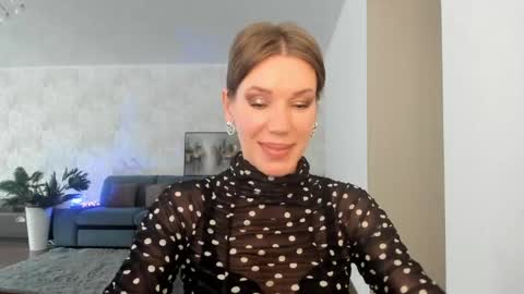 Mia online show from May 28, 4:32 am