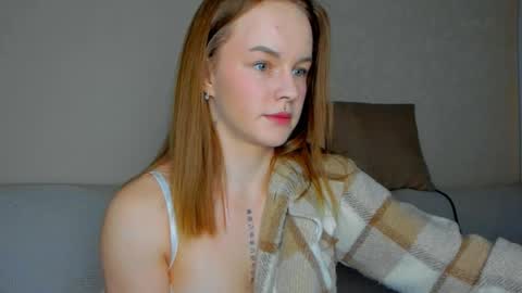 Mia online show from December 11, 1:39 pm