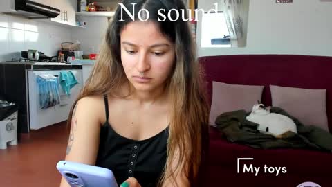 Mia online show from February 5, 3:31 pm