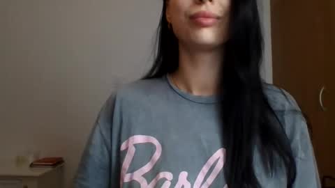 Mia online show from July 26, 9:01 pm