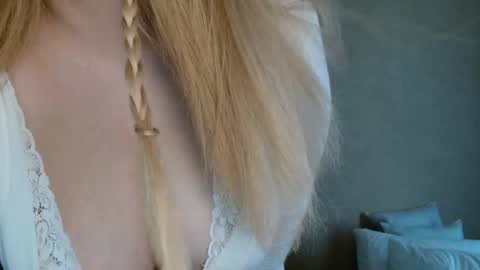 Snapshot of miafoxisja chatting on September 12, 8:38 am MiaFoxisJa online show from September 12, 8:38 am
