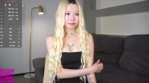 Mia online show from September 24, 8:32 am