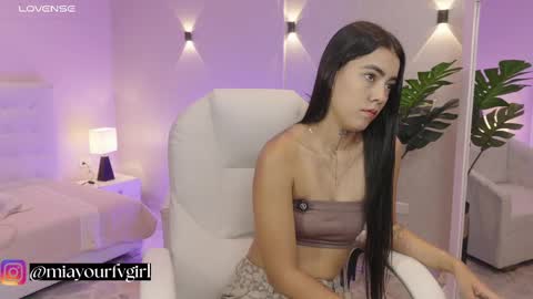 Snapshot of miagomez1 chatting on September 16, 12:40 pm Mia Gomez online show from September 16, 12:40 pm