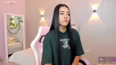 Snapshot of miagomez1 chatting on February 15, 1:05 pm Mia Gomez online show from February 15, 1:05 pm