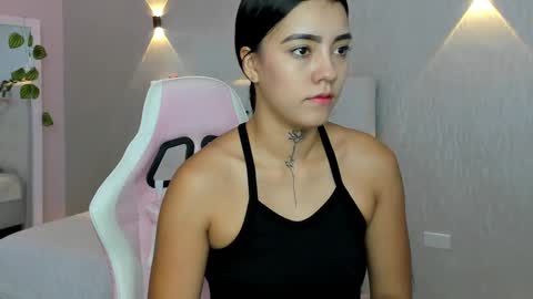 Snapshot of miagomez1 chatting on March 4, 12:33 pm Mia Gomez online show from March 4, 12:33 pm