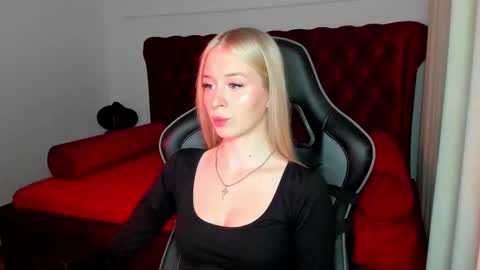 Mia online show from October 6, 5:20 pm