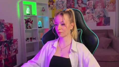 Mia online show from September 30, 5:34 pm