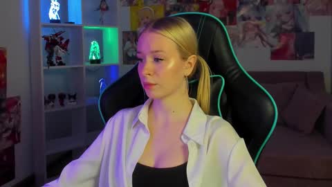 Mia online show from October 24, 5:36 pm