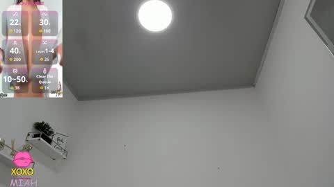 Miah Collins online show from December 1, 11:30 am