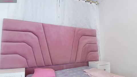 miajhonsonx online show from March 23, 9:09 pm