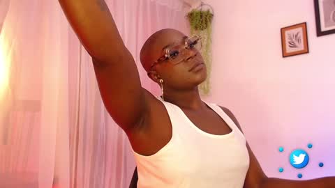 Snapshot of miaknox chatting on January 7, 10:33 am Mia online show from January 7, 10:33 am