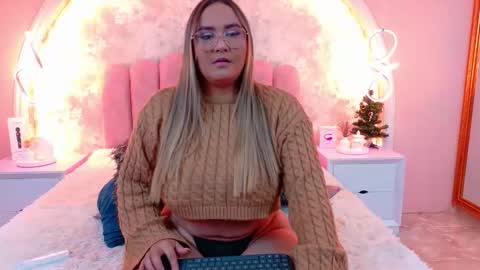 Mia online show from December 23, 4:07 am