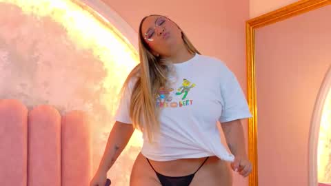 Mia online show from February 11, 3:43 am