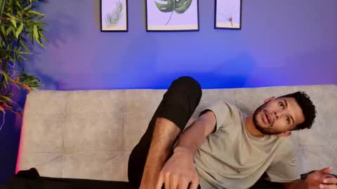 Mia online show from November 27, 7:10 pm