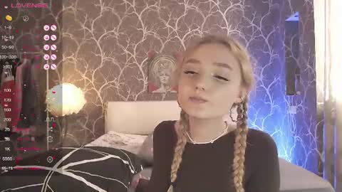 Mia online show from July 10, 3:50 pm