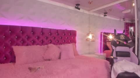 miamiller22 online show from October 16, 9:24 pm