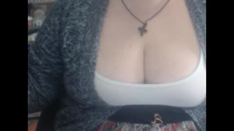 Snapshot of miamimistress chatting on February 19, 9:50 am maya online show from February 19, 9:50 am