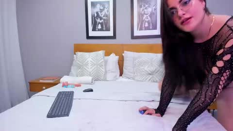 miamolkova online show from September 20, 4:04 am