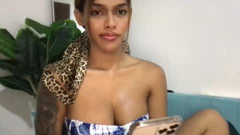 Mia online show from September 22, 2:54 pm
