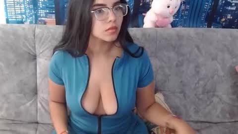 Mia Peyton   online show from April 27, 2:03 pm