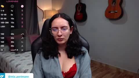 Snapshot of miaportman chatting on January 24, 3:13 pm MIAPORTMANN online show from January 24, 3:13 pm