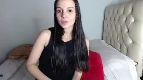 miarobinn_ online show from December 1, 11:51 pm