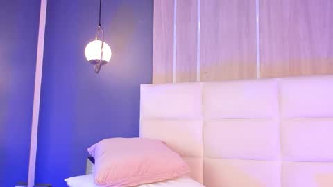 Mia online show from October 22, 11:50 pm