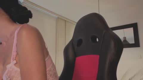 Mia online show from March 29, 5:47 pm