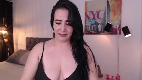 Snapshot of miawilson_1 chatting on January 17, 5:42 am Mia Wilson online show from January 17, 5:42 am