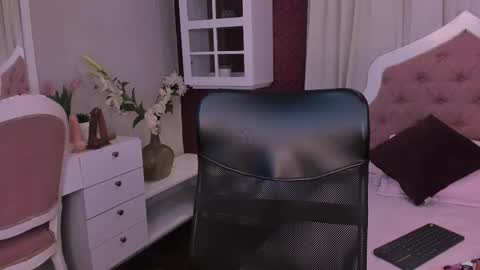 Mia online show from March 7, 6:35 am